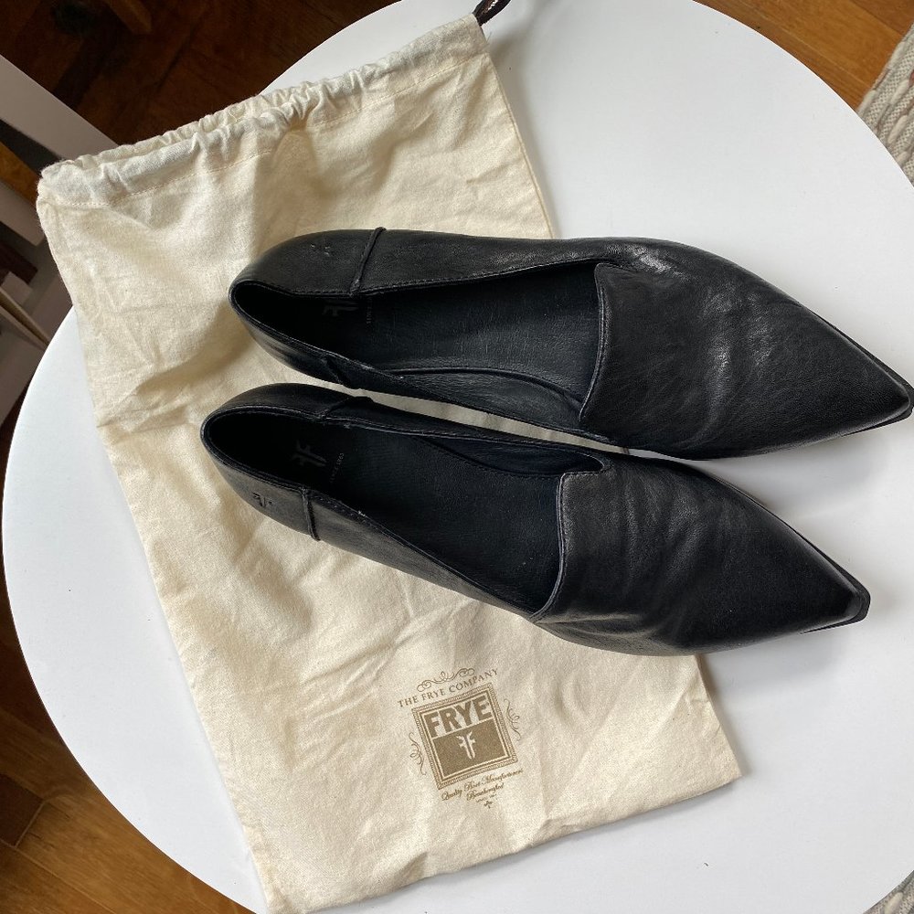 Frye Kensie Venetian leather flat in black size 10